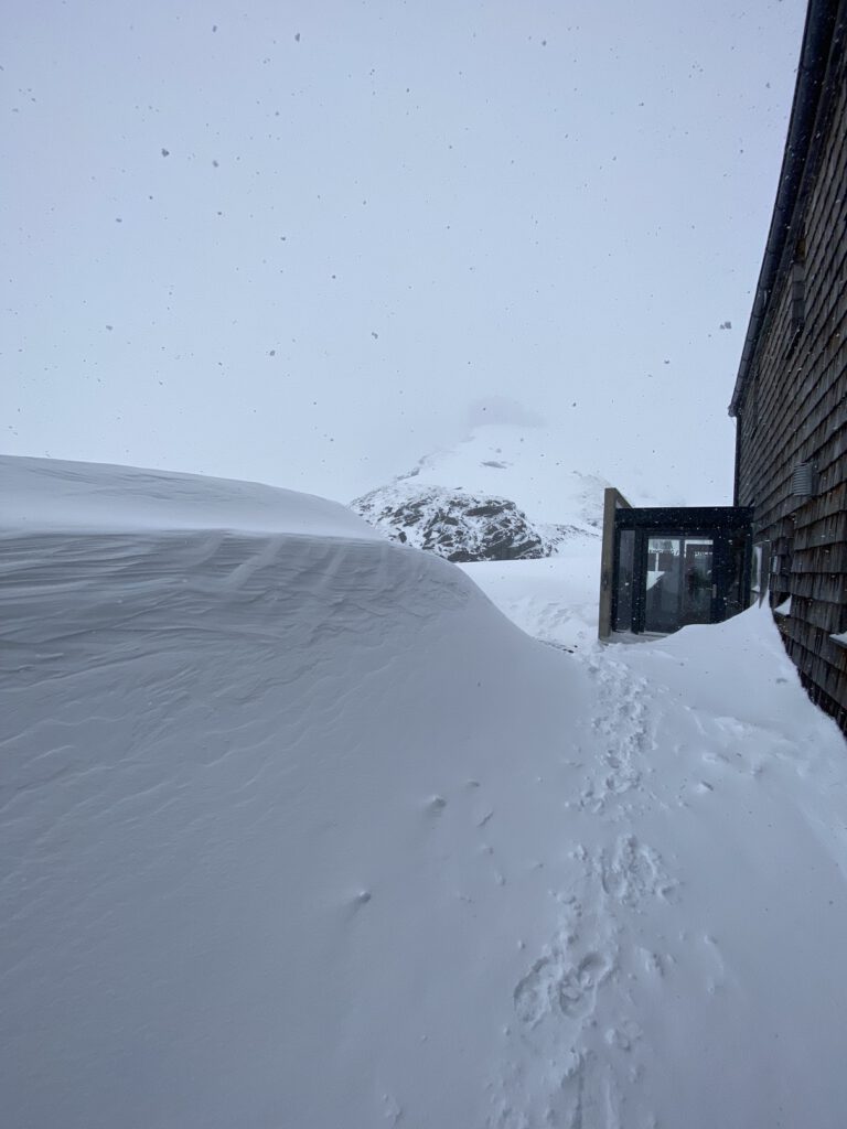 Wintereinbruch auf dem Hannoverhaus (N. Meibert)